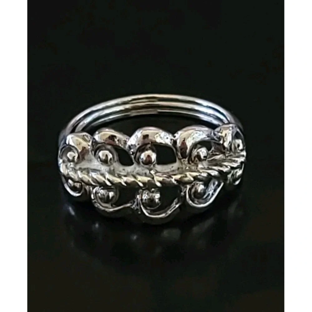 Vintage AVON Silver Tone Scroll Openwork Ring Size 7 -  3.55g